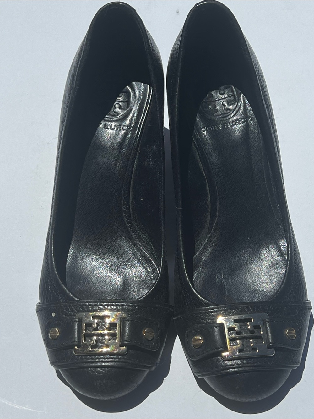 Tory Burch Womens Wedges Black Leather Gold Tone Logo Emblem Heels size 4.5